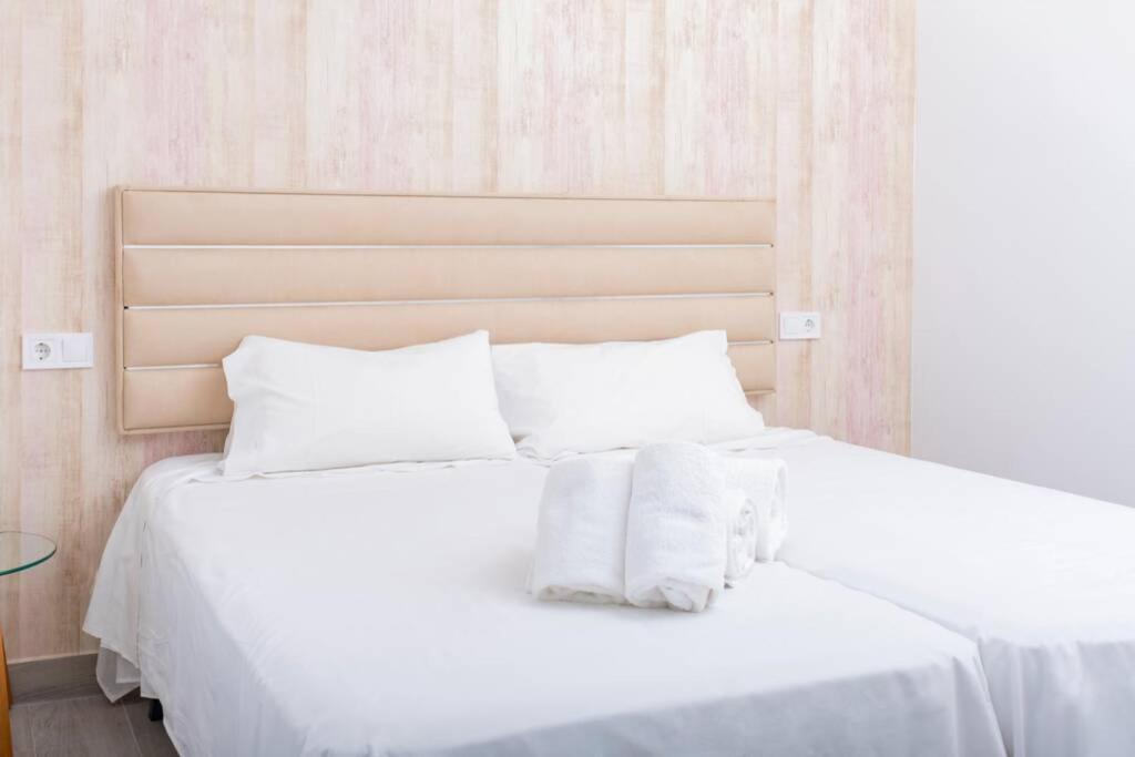 Magnifico Apartamento En Los Remedios Siviglia Esterno foto